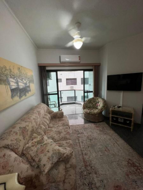Apartamento no Guarujá Enseada a beira mar, ótima localidade e com ar condicionado